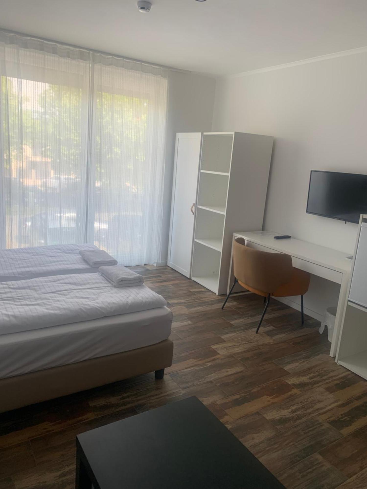 City Panzio Balatonlelle Bagian luar foto
